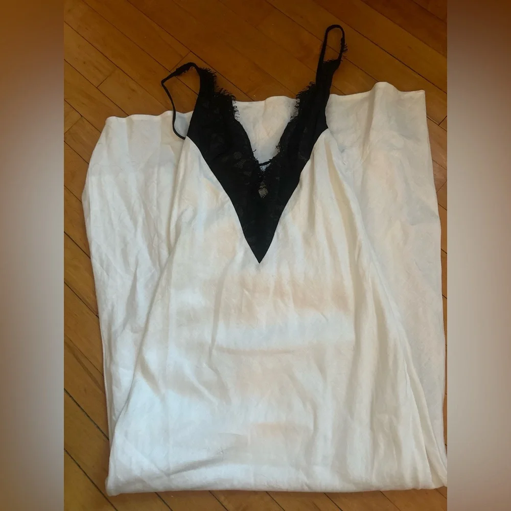 DISSH Monochrome Lace Maxi Dress - Picture 5 of 7